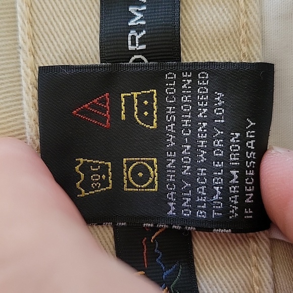 GREG NORMAN size 40 pleated khaki chino shorts - Picture 4 of 4